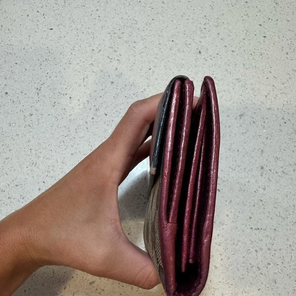 Authentic Gucci Heart Wallet 💓 - Picture 7 of 13